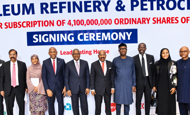 themediagood's tweet photo. Dangote Refinery Targets 10 Million Subscribers in Landmark NGN 2.2 Trillion IPO 

https://t.co/K4akJca9KI 

@DangoteGroup 
@ngx

#TheMediaGood https://t.co/UvZBi1gtG1