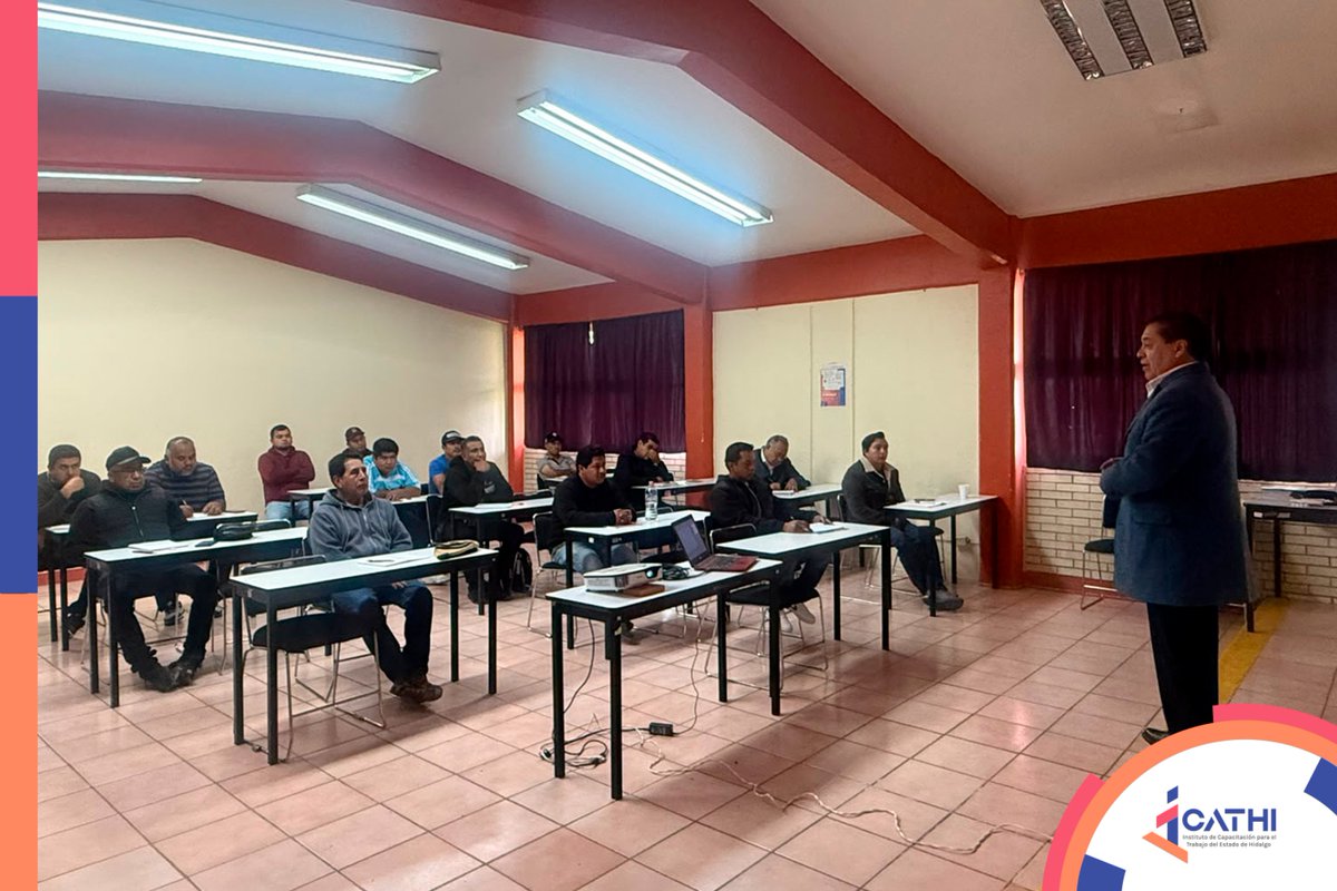 icathi's tweet photo. Con el compromiso de elevar la seguridad y el sentido humano en los servicios del estado, nuestro Director , el Mtro. Jorge Acosta  impartió la conferencia "La Responsabilidad Social de los Operadores de Transporte Público" a las y los alumnos del Plantel Mineral de la Reforma https://t.co/k7VY3j1xo3
