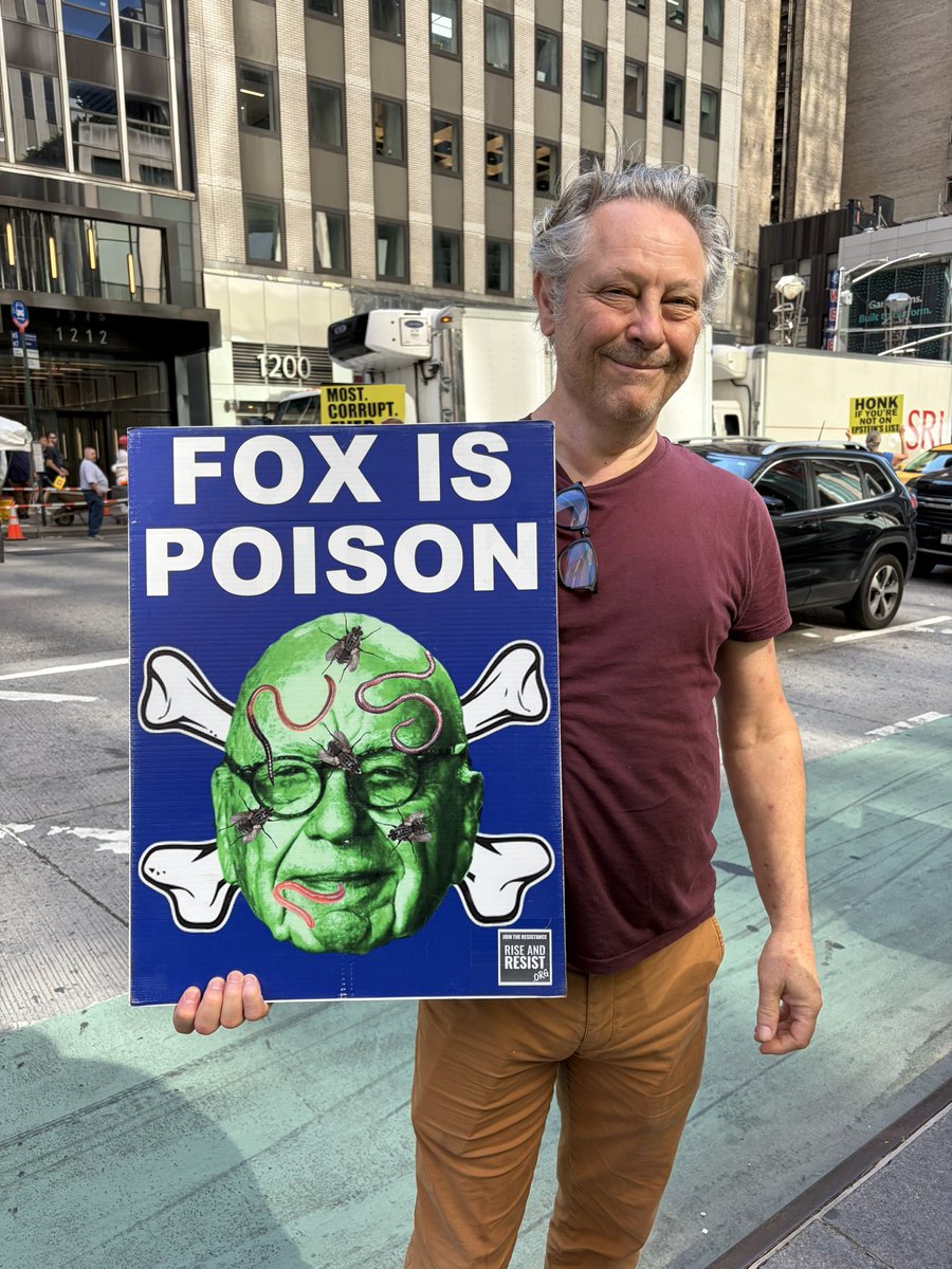PeterParkeeg's tweet photo. @FoxNews (Rupert Murdoch) paid a $787,000,000.00 penalty for lying about the 2020. Fox News is Trump's personal propaganda network. Hitler had Joseph Goebbels, Trump has @FoxNews #foxlies #TrumpsteinPedoCoverUp #TrumpCrimeFamily #TrumpTariff https://t.co/sNTB935Jck