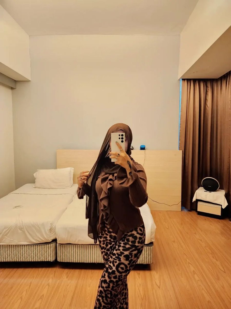 nurselek666's tweet photo. Bila awak serious nak hidup dengan saya, tak payah cakap banyak.Tunjuk je konsistensi awak bila saya senyap.Sebab kata-kata boleh direka, tapi tindakan susah nak dipalsukan lama-lama. 
#reels #fyp #awekmelayu #singapore #kualalumpur https://t.co/MsbrJ9Yzwr