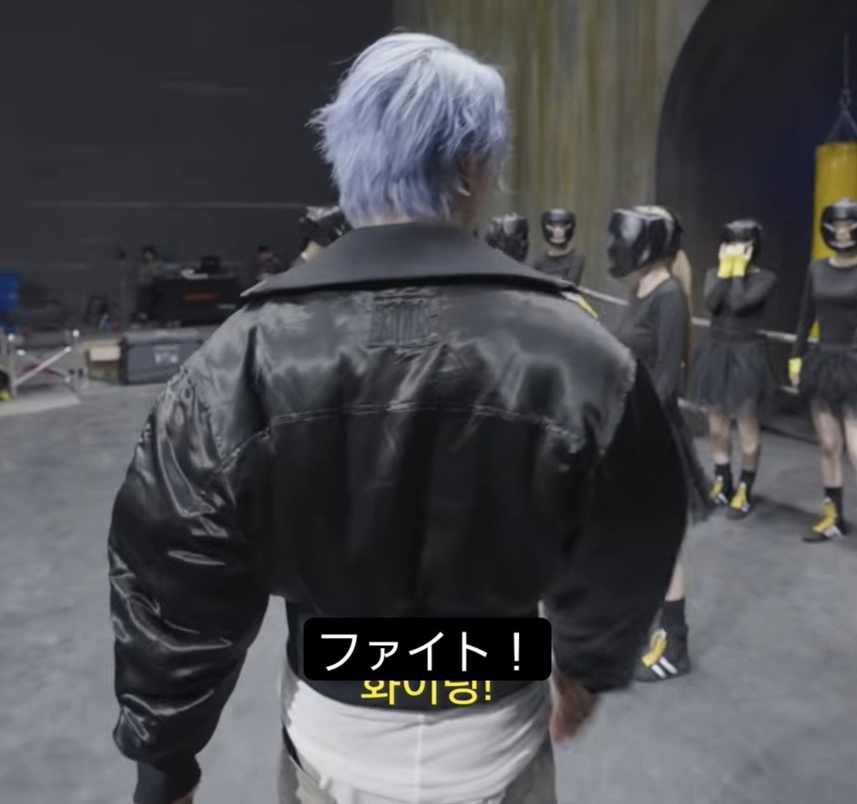 tesope8024's tweet photo. 三者三様の素晴らしきプロフェッショナル👏
その合間に見える素の笑顔の楽しそうな事✨✨✨✨✨✨
たくさんの時間､たくさんのアイデア､たくさんのスタッフさんとの協力､たくさんの愛をプレゼントしてくれてありがとう🎁
#BIGBANG​ #빅뱅​ #BiiiG​ #BEHINDTHESCENES​ #YG https://t.co/KkScp7f0lL
