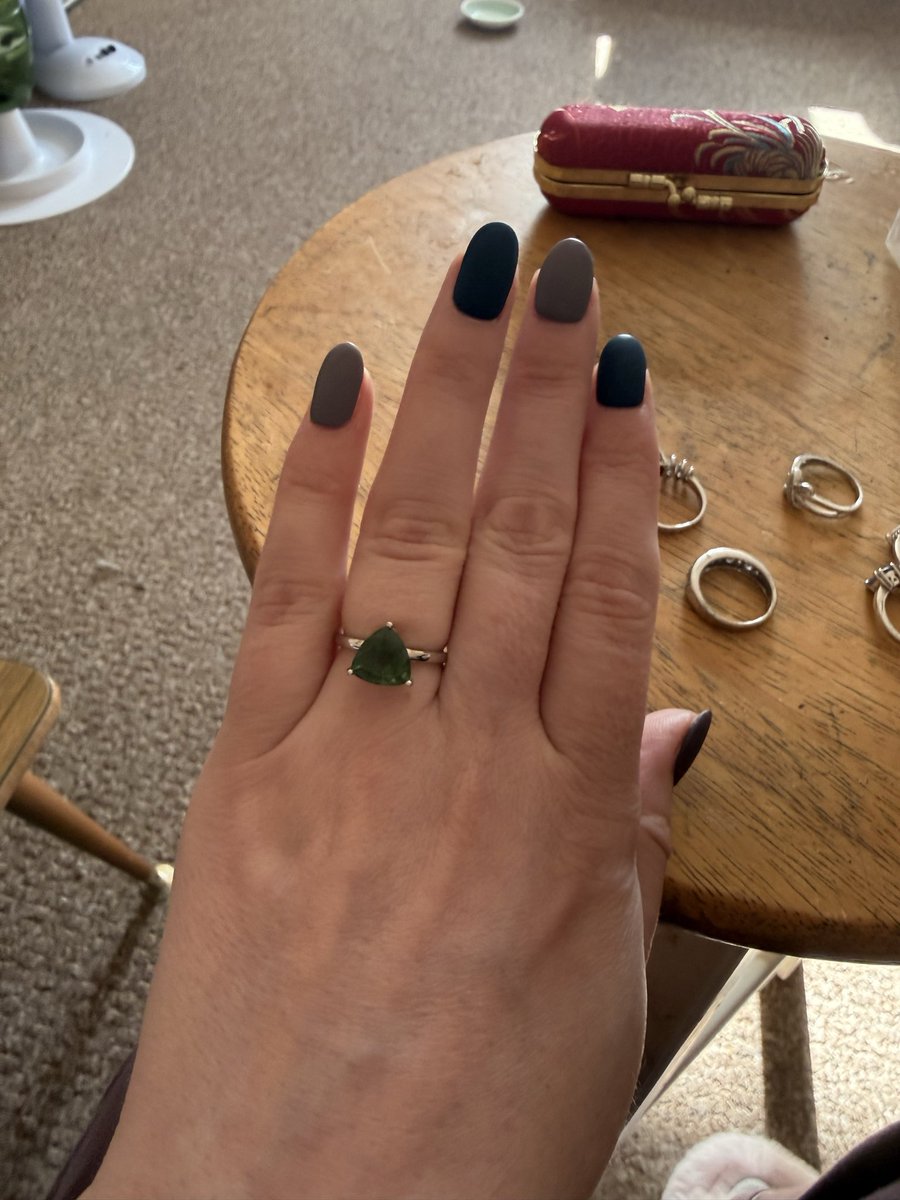 BeeSansMerci's tweet photo. Told my mother-in-law I was hunting for a new wedding band since my set is a bit too much for everyday wear. She brought over this beauty for me to try (amongst others) 😭😍 not quite the understated one I was envisioning but god I love it 😭 https://t.co/1IUchWlF49