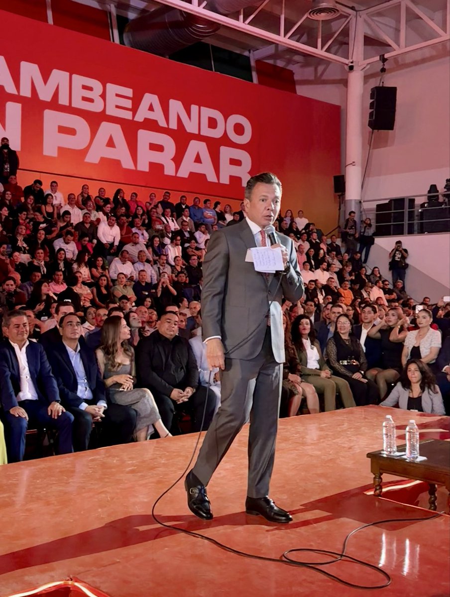 SecDiegoMonraz's tweet photo. En @GobTlajomulco junto con @QuirinoVelazque hacemos buen equipo y chambeamos sin parar #AlEstiloJalisco https://t.co/b2NHSeFyY0