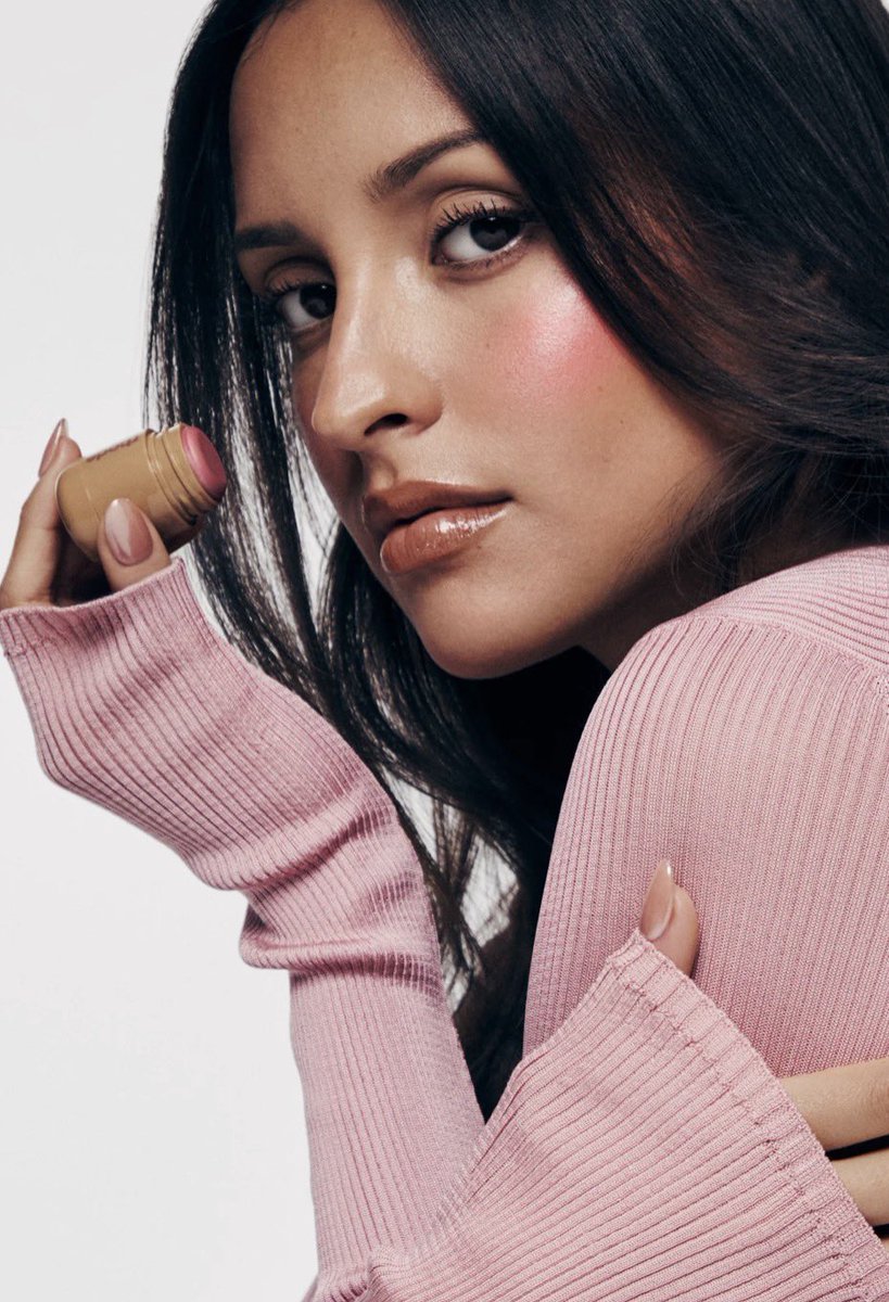 MleuxGarden's tweet photo. It’s unreal how obsessed I am with this photoshoot https://t.co/B11TGL9EvH