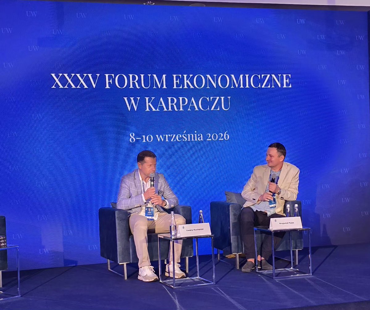 AC_Sobol's tweet photo. Dzis na #KibicowskiSzlak @Economic_Forum_ I panel z @CezaryKucharski ⚽️⚽️⚽️ coś się dowiemy ciekawego o #Lewy 🤔 https://t.co/NmA1D91j9j