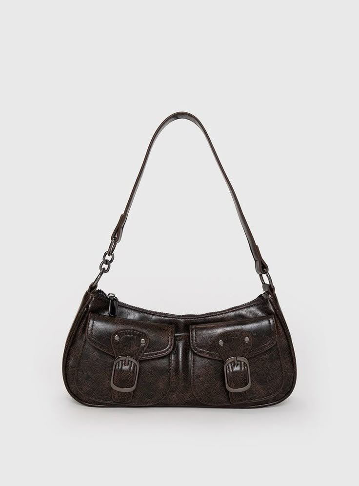 youforiafm's tweet photo. how pinterest would dress me
top 
bottom 
bag
footwear

the shirt is a yes, but the rest is giving me stealing my older cousin's shorts and grandma's bag+shoes in 2008 https://t.co/3w4EqRWNu4
