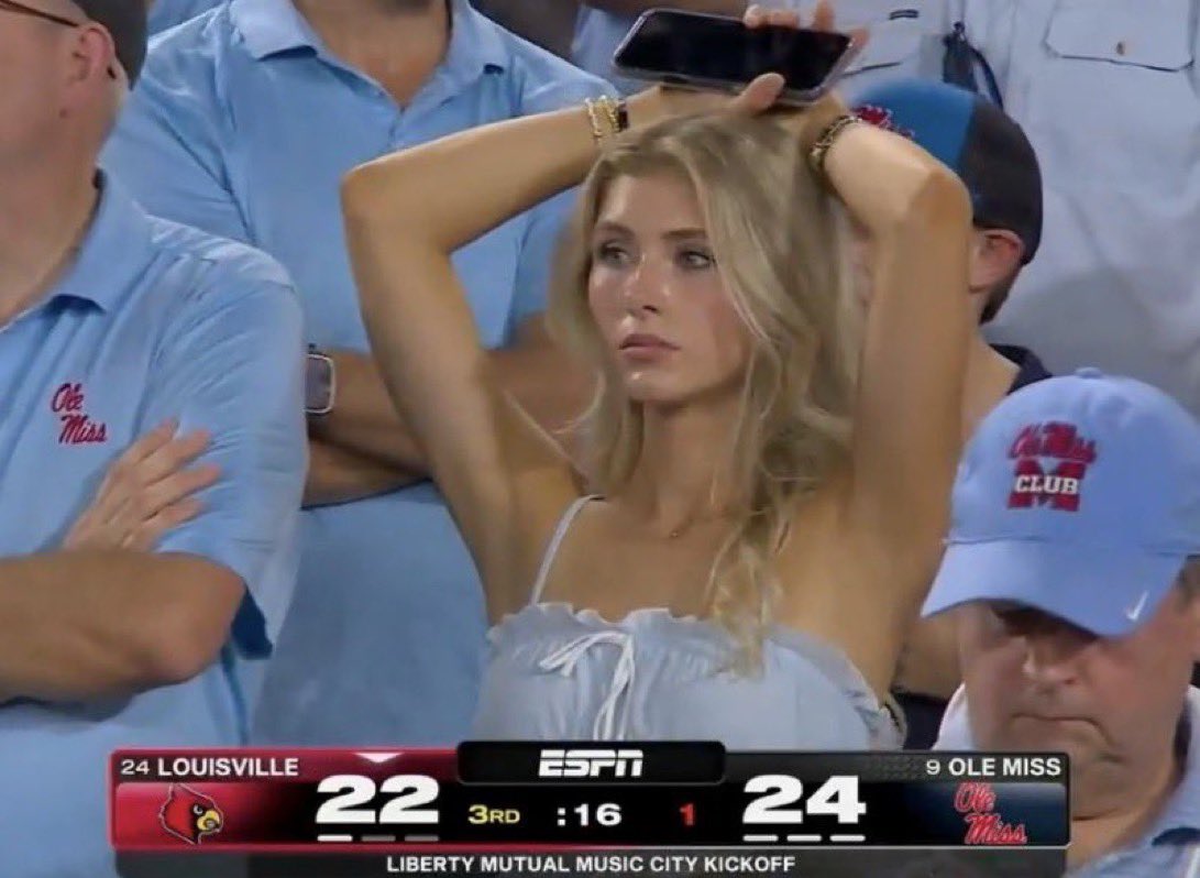 MLFootball's tweet photo. 🚨🚨WILD🚨🚨

Viral Ole Miss fan Sara Smith is ENGAGED — but thousands of men have still flooded her DMs trying to shoot their shot over the last 48 hours.

The attention has gotten so out of control that she was forced to make her Instagram account private.

A crazy situation… https://t.co/hCDFTK95u1