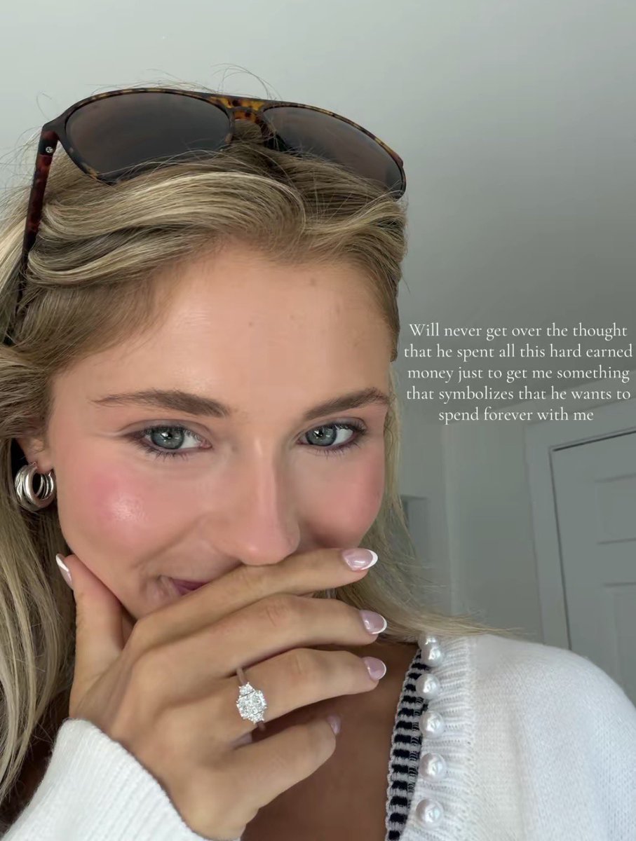 MLFootball's tweet photo. 🚨🚨WILD🚨🚨

Viral Ole Miss fan Sara Smith is ENGAGED — but thousands of men have still flooded her DMs trying to shoot their shot over the last 48 hours.

The attention has gotten so out of control that she was forced to make her Instagram account private.

A crazy situation… https://t.co/hCDFTK95u1
