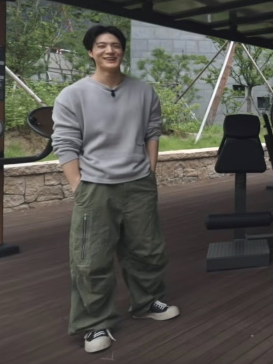 lee423jn's tweet photo. jeno is such a boyish boy i’m obsessed with him https://t.co/86dIPQvJKG
