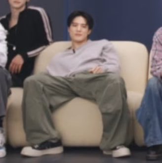 lee423jn's tweet photo. jeno is such a boyish boy i’m obsessed with him https://t.co/86dIPQvJKG