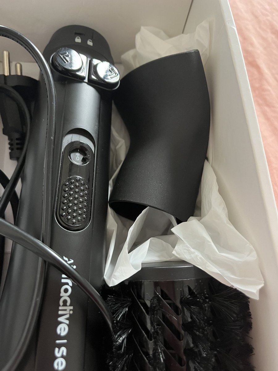 Prelovedbysonya's tweet photo. preloved blowdryer hairdryer seratin baru 3x pemakaian 260k co via oren🍊 https://t.co/fsVHGCgw84