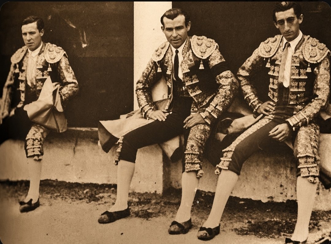 beatrice_marge's tweet photo. Tal día como hoy en Murcia el 8 de septiembre de 1940

¡Cartelazo!

🗡️ Domingo Ortega, Manuel Rodríguez Sánchez "Manolete" y un chaval sevillano Pepe Luis Vázquez.

🐂 Corrida del Duque de Veragua 

#Manolete🖤 https://t.co/ykuSWWRDdr