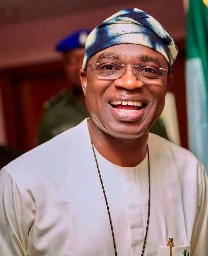 UcheEzeigbo's tweet photo. The good people of Benue State have been terribly unlucky with leadership.

This one came disguised in a clerical robes, only to deceive them yet again.

What a tragedy. 

Nigeria will be OK ✌🏼 https://t.co/3cxZ55kC09