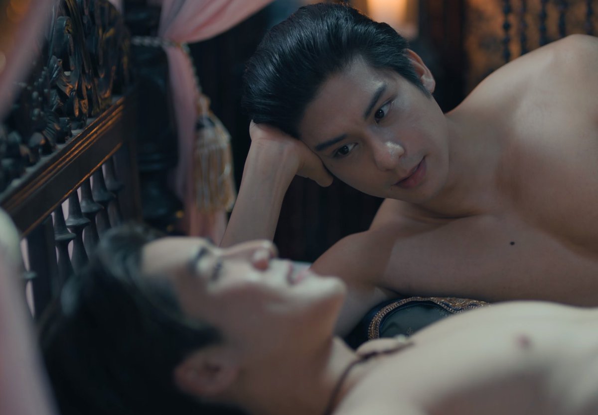lettuceine's tweet photo. he’s so in love 

Love Destiny EP9
#บุพเพสันนิวาสEP9 https://t.co/83XEDN48UZ