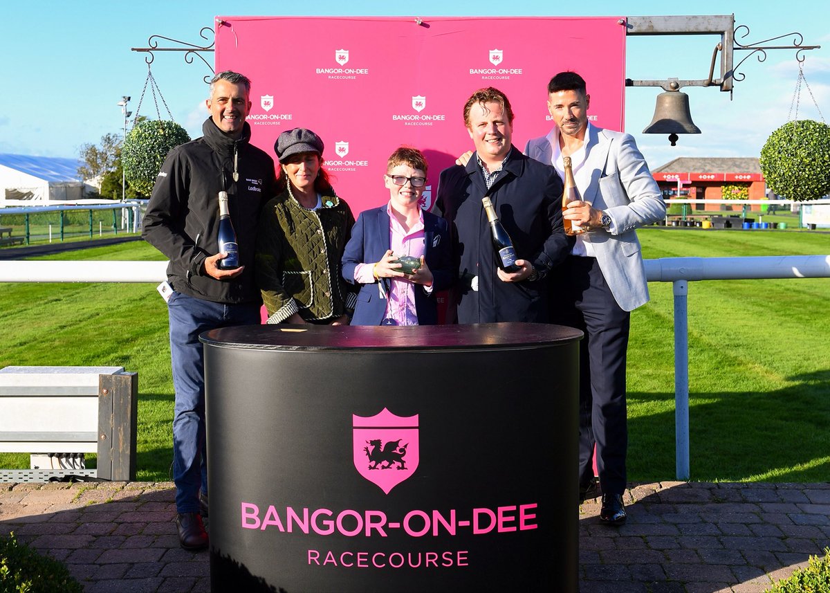 weatherbysltd's tweet photo. Hidden Fortune under @harryskelton89 ran out an easy winner of the @paulfergusonjtf Jumpers To Follow Novices’ Hurdle Race @BangorRaces 🏆

Well done to Harry and @DSkeltonRacing and many congratulations to the winning owner Jarlath Patrick Conway
Thanks to @offphoto for the great 📸!