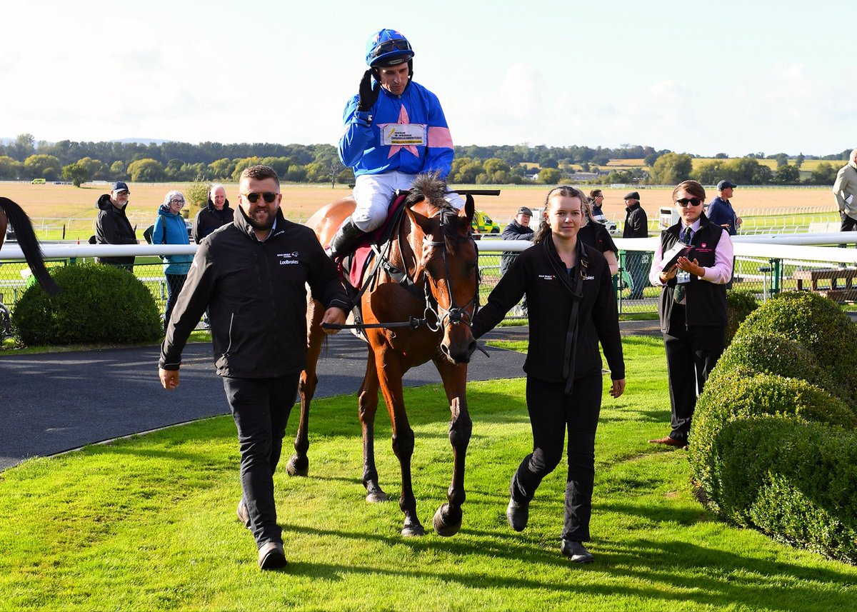 weatherbysltd's tweet photo. Hidden Fortune under @harryskelton89 ran out an easy winner of the @paulfergusonjtf Jumpers To Follow Novices’ Hurdle Race @BangorRaces 🏆

Well done to Harry and @DSkeltonRacing and many congratulations to the winning owner Jarlath Patrick Conway
Thanks to @offphoto for the great 📸!