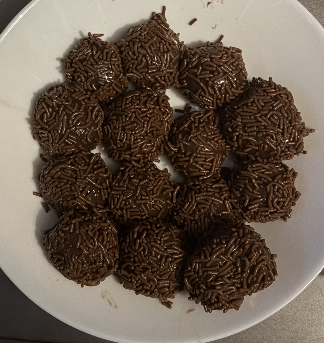 hwanghynjnnie's tweet photo. my brazilian oomfs 🥹. yesterday you guys were being so kind after I made strogonoff, and it was my first time making brazilian food I was so scared like I said of fucking it up and cuisine is a cultural thing right! SO I MADE BRIGADEIRO to show my gratitude of the love I got 🖤 https://t.co/sGwQuu6fPL