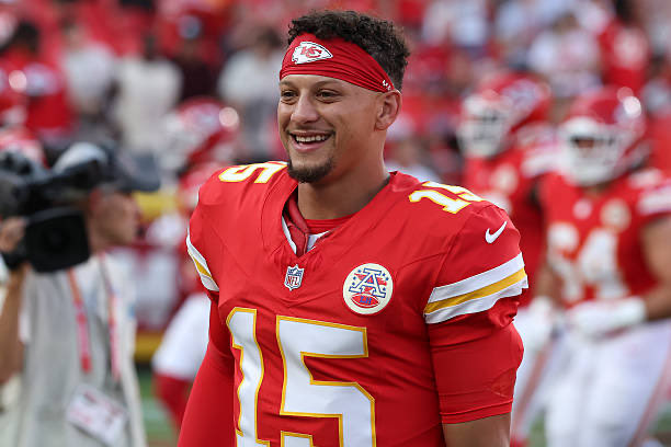 AdamSchefter's tweet photo. Nine months removed from tearing his ACL and LCL, Patrick Mahomes is set to start Monday night vs. the Broncos, per Chiefs HC Andy Reid. https://t.co/zR2EZ8LP6R