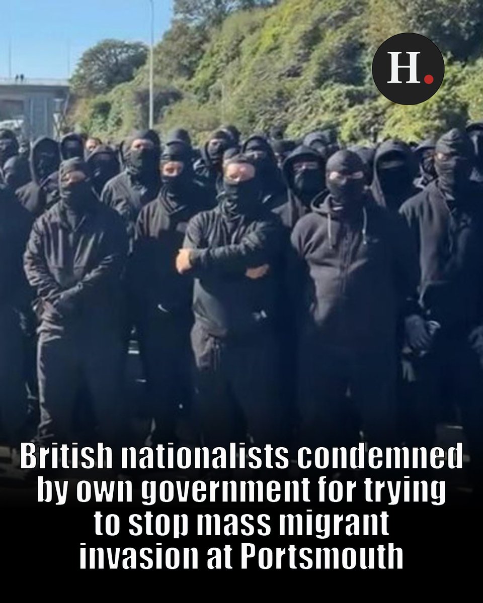 HumanEvents's tweet photo. British nationalists condemned by own government for trying to stop mass migrant invasion at Portsmouth

Read more: https://t.co/TFgp1b2GiP https://t.co/SkyEPKgl8T