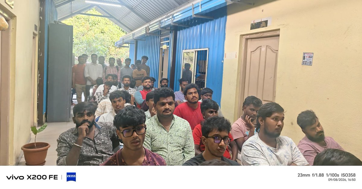 krpurambcpps's tweet photo. KR Pura Police Station held an awareness meeting for Ganesha Utsava Committee organizers to ensure a safe, peaceful, and eco-friendly festival. Organizers were advised to strictly adhere to Police Department guidelines. https://t.co/gyI9QYb3EE