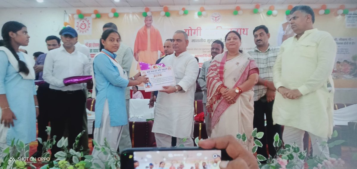 OfficeDehat's tweet photo. आज दिनांक 8.9.2026 को माननीय राज्यमंत्री स्वतंत्र प्रभार श्रीअजीत पालसिंह जीद्वारा BBBP योजना के अंतर्गत कस्तूरबा गांधी आवासीय बालिका विद्यालय की राज्य स्तरीय तीरंदाजी प्रतियोगिता में स्वर्ण रजत व कांस्य पदक प्राप्तविजय छात्राओं को ट्रैकसूट व प्रशस्ति पत्र देकर सम्मानित किया गया https://t.co/5AjROyfgEV