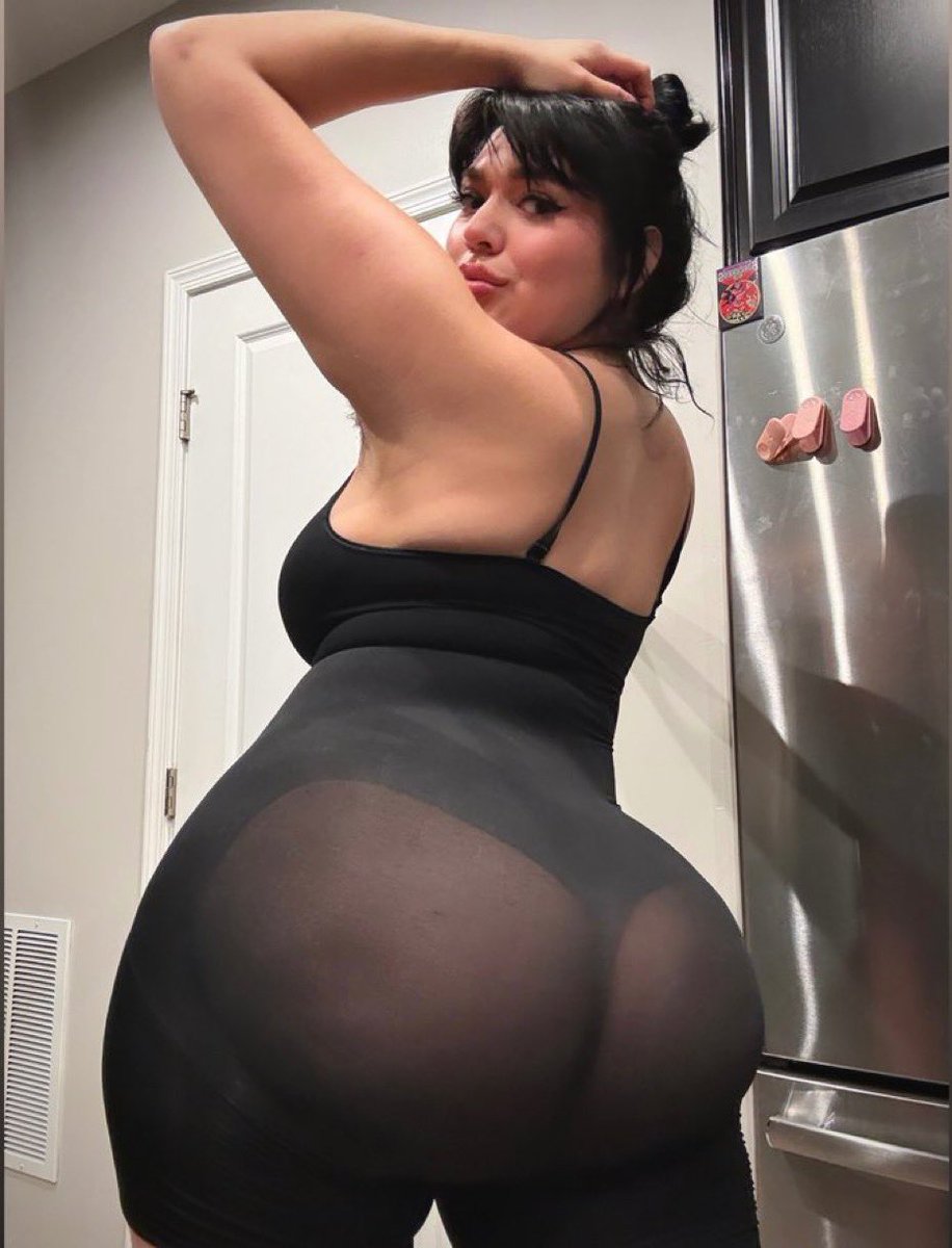 bustyxoxo's tweet photo. Big booty 🍑 https://t.co/ZwkO62md3u