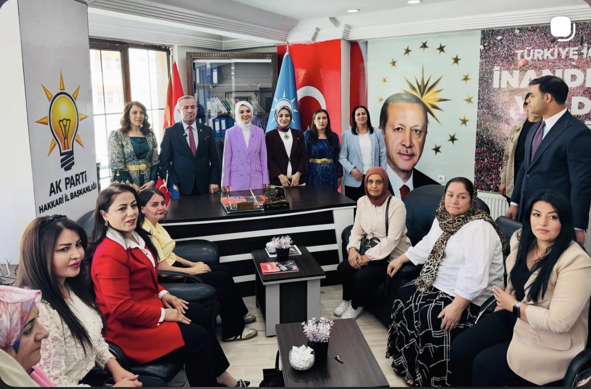 Akkadin_Hakkari's tweet photo. 📍 Hakkâri / AK Parti İl Başkanlığı

Aile ve Sosyal Hizmetler Bakanımız Sayın @MahinurOzdemir , İl Başkanımız Sayın @KayaZeydin, ve teşkilatımızla bir araya geldi. 
 
Güçlü kadın, güçlü aile, güçlü Türkiye!

Nazik ziyaretleri ve destekleri için Sayın Bakanımıza teşekkür ediyoruz https://t.co/o15MXdAm2A