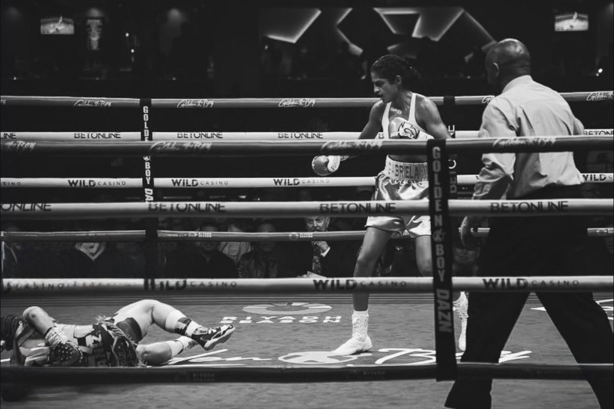 GabrielaFundor3's tweet photo. Float like a butterfly 🦋, Sting like a bee 🐝 -“GOAT”Muhammad Ali https://t.co/GpsriZ7Bhn