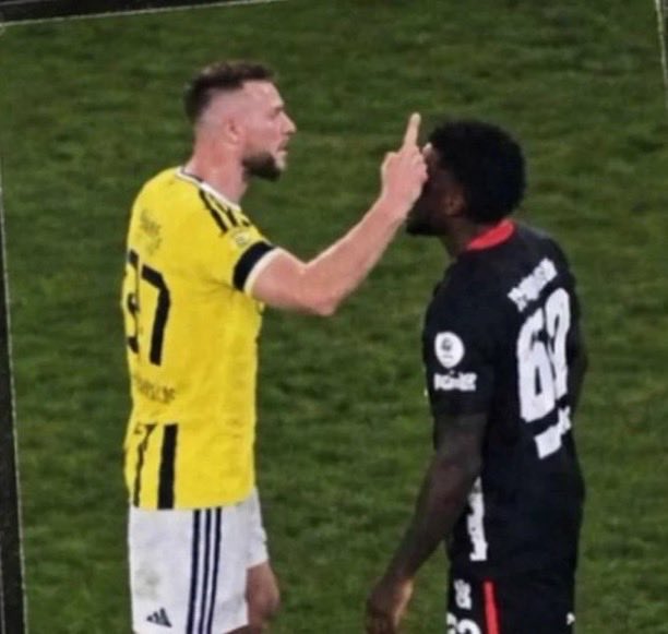 Armaicinkavga's tweet photo. Talisca yapınca 1 maç ceza
/
Skriniar yapınca ceza yok

Fb lobisine destek vermeye devam edin @TFF_Org ‼️

#YandaşTffTaraflıSevk https://t.co/m7EcEmYukk