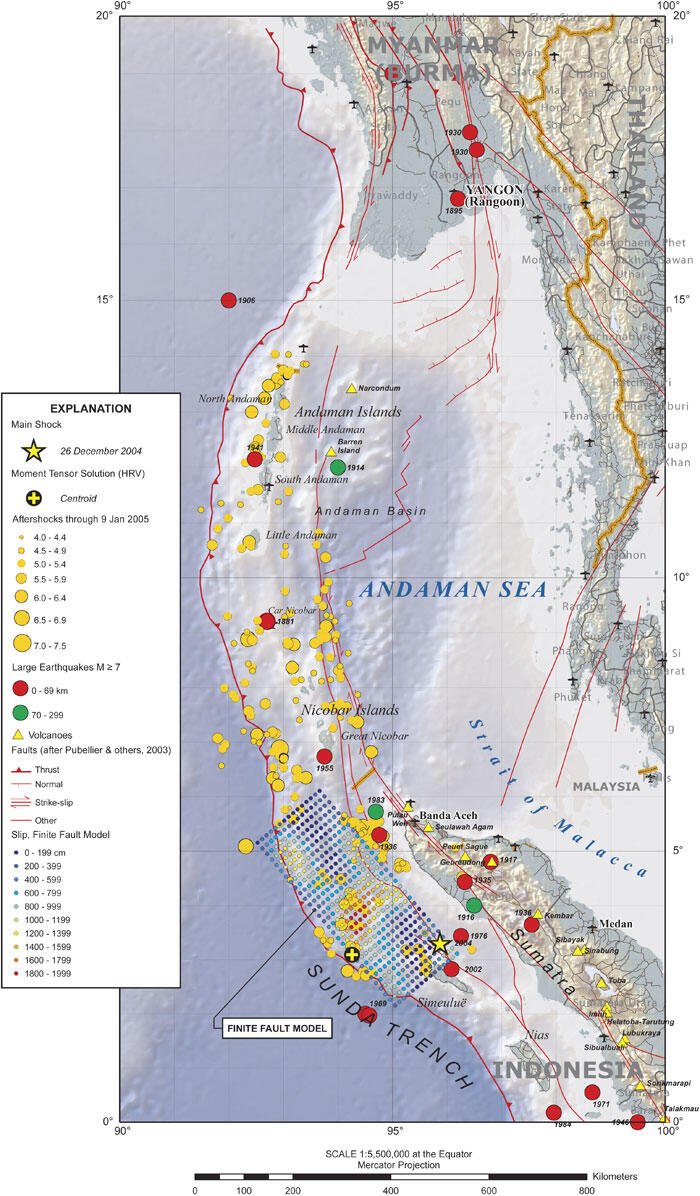 daryono_eq_talk's tweet photo. FAKTA ILMIAH: TSUNAMI ACEH 2004 DIPICU GEMPA TEKTONIK, BUKAN LEDAKAN NUKLIR ATAU REKAYASA MANUSIA

Dr. DARYONO, Anggota IABI

Tsunami Aceh pada 26 Desember 2004 dipicu oleh gempa bumi tektonik raksasa di zona megathrust Sumatra–Andaman. Tidak ada bukti ilmiah yg menunjukkan bahwa gempa tersebut merupakan akibat ledakan nuklir, uji coba senjata, atau rekayasa teknologi manusia. Justru, berbagai bukti dari seismologi, geologi, geodesi, dan tsunami menunjukkan satu rangkaian proses yg konsisten dengan rekahan batuan alami pada batas lempeng tektonik.

BUKTI PERTAMA adalah lokasi dan kedalaman sumber gempa. Gempa utama tjd di bawah Samudra Hindia pada kedalaman puluhan kilometer, di kawasan zona subduksi Aceh-Andaman. Di lokasi tersebut, Lempeng Indo-Australia menunjam ke bawah sistem Lempeng Sunda. Gempa terjadi ketika tegangan yang terakumulasi pada bidang megathrust dilepaskan secara tiba-tiba. Jadi, sumber energinya berada pada proses deformasi dan patahan batuan di dalam bumi, bukan bahan peledak yang ditempatkan manusia di dasar laut.

Perlu diluruskan bhw kedalaman sumber saja bukan satu-satunya bukti utk membantah ledakan. Yang jauh lebih kuat adalah keseluruhan karakteristik sumber gempa. Gempa 2004 menunjukkan mekanisme sesar naik yang sesuai dengan gerakan pada bidang subduksi. Geometri sumbernya juga mengikuti zona megathrust Sumatra–Andaman. Karakteristik seperti ini sangat berbeda dari sumber ledakan yang pada dasarnya merupakan pelepasan energi dari suatu titik sumber buatan.

BUKTI KEDUA adalah panjang dan pola rekahan batuan. Gempa 2004 bukan peristiwa yg terjadi pada satu titik ledakan secara instan. Rekahan gempa menjalar sepanjang sekitar 1.200–1.300 km mengikuti arah zona subduksi dari sekitar Sumatra bagian utara menuju Kep. Andaman. Proses pelepasan energi berlangsung selama bbrp menit. Pola rekahan batuan yg sangat panjang dan terarah ini merupakan karakteristik khas gempa megathrust raksasa.

BUKTI KETIGA berasal dari rekaman gelombang seismik. Jaringan seismograf di berbagai belahan dunia merekam gelombang P, gelombang S, dan gelombang permukaan dari gempa Aceh 2004. Analisis mekanisme sumber menunjukkan karakter patahan naik (thrust) dengan mekanisme double-couple, bukan karakter sumber ledakan yg secara umum didominasi komponen isotropik atau kompresi. Dengan kata lain, rekaman seismik gempa 2004 memberikan "sidik jari" yang sangat kuat mengenai jenis sumber gempa tektonik tersebut.

BUKTI KEEMPAT adalah deformasi/perubahan kerak dan dasar laut. Rekahan batuan zona megathrust menyebabkan sebagian dasar laut terangkat dan sebagian lainnya mengalami penurunan. Perubahan vertikal dasar laut dlm wilayah yg sangat luas inilah yg secara tiba-tiba memindahkan massa air laut dalam jumlah sangat besar dan menghasilkan tsunami. Pengangkatan juga teramati pada sejumlah wilayah pesisir dan terumbu karang, sementara subsidence terjadi di wilayah lainnya. Pola deformasi tersebut sesuai dengan model pergeseran bidang megathrust.

BUKTI KELIMA adalah tsunami itu sendiri. Tsunami Aceh 2004 bukan sekadar gelombang yg muncul setelah sebuah sumber energi berada di laut. Pola tsunami yg tercatat di berbagai wilayah Samudra Hindia dapat dimodelkan dgn menggunakan sumber gempa megathrust dan deformasi dasar laut akibat petahan dasar laut tersebut. Dengan demikian, mekanisme gempa, deformasi dasar laut, perpindahan massa air, tsunami membentuk satu rangkaian sebab-akibat yg konsisten.

BUKTI KEENAM adalah adanya aktivitas seismik sebelum gempa utama 2004. Kawasan Sumatra–Andaman memang telah aktif secara seismik sebelum 2004. Sejumlah gempa terjadi pada 2002 dan 2003. Istilah yg lebih tepat adalah aktivitas gempa pendahuluan. Keberadaannya menunjukkan bahwa sistem tektonik tersebut memang peningkatan aktivitas gempa sebelum 2004. Yang lebih penting lagi adalah apa yg terjadi setelah gempa utama. Gempa Aceh 2004 diikuti oleh ribuan gempa susulan (aftershocks). Aktivitas tersebut sangat tinggi pada awalnya, kemudian secara bertahap menurun selama berbulan-bulan dan bertahun-tahun. Proses pascagempa juga menghasilkan perubahan tegangan dan deformasi kerak bumi yang dapat berlangsung lama. Jadi, peristiwa 26 Desember 2004 bukanlah satu ledakan tunggal yang selesai dalam hitungan detik, melainkan awal dari suatu rangkaian proses tektonik sebelum dan setelah gempa utama.

BUKTI KE TUJUH CTBTO  adalah organisasi internasional yg bertugas memantau dan mendeteksi kemungkinan uji coba atau ledakan nuklir di seluruh dunia yang pusat di Wina, Austria. Faktanya, jaringan CTBTO merekam Gempa Aceh 2004 secara jelas, tetapi tidak mengidentifikasinya sebagai aktivitas atau ledakan nuklir. Data CTBTO justru mencatatnya sebagai gempa besar beserta rangkaian aftershock-nya, konsisten dengan peristiwa tektonik alami.

Di sinilah muncul pertanyaan yg sangat sederhana: jika gempa Aceh 2004 adalah hasil ledakan nuklir atau rekayasa engineering, bagaimana menjelaskan rangkaian ribuan gempa susulan, perubahan tegangan, dan deformasi kerak bumi yang terus berlangsung setelah kejadian utama? Apakah seluruh proses tersebut juga harus "direkayasa" berulang kali “oleh tim asing tersebut” selama berbulan-bulan hingga bertahun-tahun? Tidak ada bukti ilmiah yang mendukung skenario tersebut.

Bahkan, aktivitas gempa kuat dan Sejarah gempa besar di kawasan tsb jauh lebih tua daripada teknologi nuklir yang ditemukan manusia. Zona megathrust Sumatra–Andaman telah menghasilkan gempa besar dan tsunami jauh sebelum manusia memiliki teknologi untuk membuat senjata nuklir dan engineering. Catatan sejarah dan bukti geologi menunjukkan terjadinya gempa besar di Sumatra pada 1797, 1833, dan 1861, sementara endapan tsunami purba juga menunjukkan bahwa tsunami besar pernah terjadi jauh sebelum tahun 2004. Artinya, Gempa Aceh 2004 merupakan bagian dari siklus aktivitas tektonik yang telah berlangsung selama berabad-abad.

Karena itu, tdk diperlukan teori ledakan nuklir atau rekayasa manusia untuk menjelaskan Tsunami Aceh 2004. Geometri rekahan dasar laut, mekanisme patahan, rekaman gelombang seismik, distribusi aftershock, deformasi dasar laut, pola tsunami, perubahan tegangan pascagempa, serta sejarah kegempaan Aceh, semuanya saling konsisten dengan mekanisme megathrust tektonik.

Kesimpulannya, Tsunami Aceh 26 Desember 2004 adalah konsekuensi dari gempa megathrust raksasa akibat pergeseran tiba-tiba pada batas lempeng tektonik. Bukti ilmiah yg tersedia tidak menunjukkan adanya ledakan nuklir, uji coba senjata, maupun rekayasa engineering sebagai penyebabnya. Justru, seluruh rangkaian fenomenanya memperlihatkan sidik jari khas proses tektonik alami dalam skala planet.***