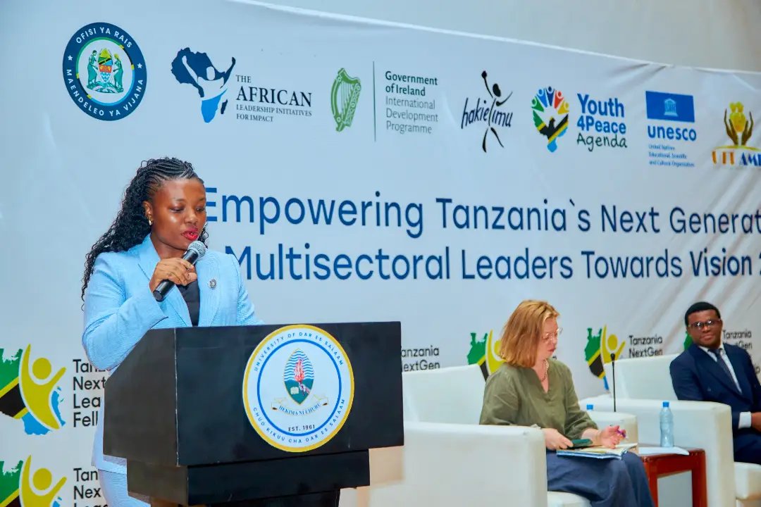 tznextgenfellow's tweet photo. A moment of honour and inspiration.

Our board member Ms Suzanne Sylvester, warmly welcomes the Guest of Honor to the Opening Ceremony and Intergenerational Leadership Dialogue, celebrating a shared commitment to nurturing future leaders.

#TNLF2026 #TNLFCohort2 https://t.co/1amMYdK2kT