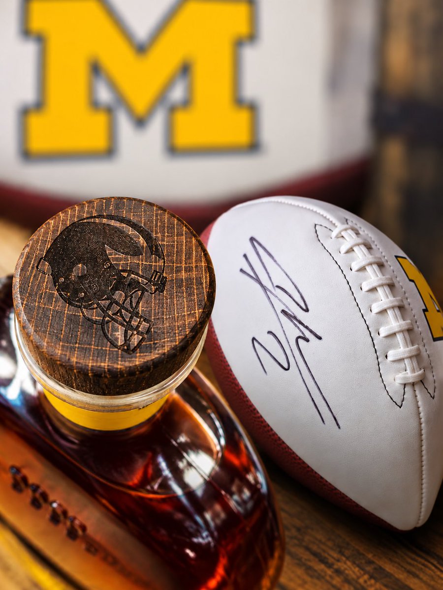 woodsonwhiskey's tweet photo. 🚨 SIGNED @CharlesWoodson FOOTBALL GIVEAWAY 🚨

〽️iracle Hail Mary = giveaway time! 🏈

How to enter:
✅ Follow @woodsonwhiskey + @charleswoodson ✅ Like + comment 🌟 Bonus: Repost + tag us
🏆 Winner in 1 week!

New Michigan bottle coming soon 👀
#GOBLUE 〽️ https://t.co/5KN4vRxg69