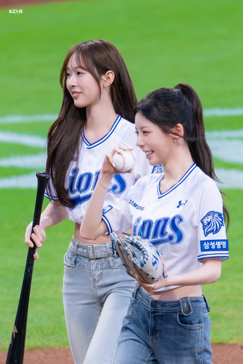 kimi_tripleS's tweet photo. 260908 삼성라이온즈
트리플에스 혜린 수민

보기만 해도
마음이 따뜻해지는 커플

#tripleS #트리플에스
#정혜린 #HyeRin
#김수민 #SooMin #スミン https://t.co/qSZ6pViJ20