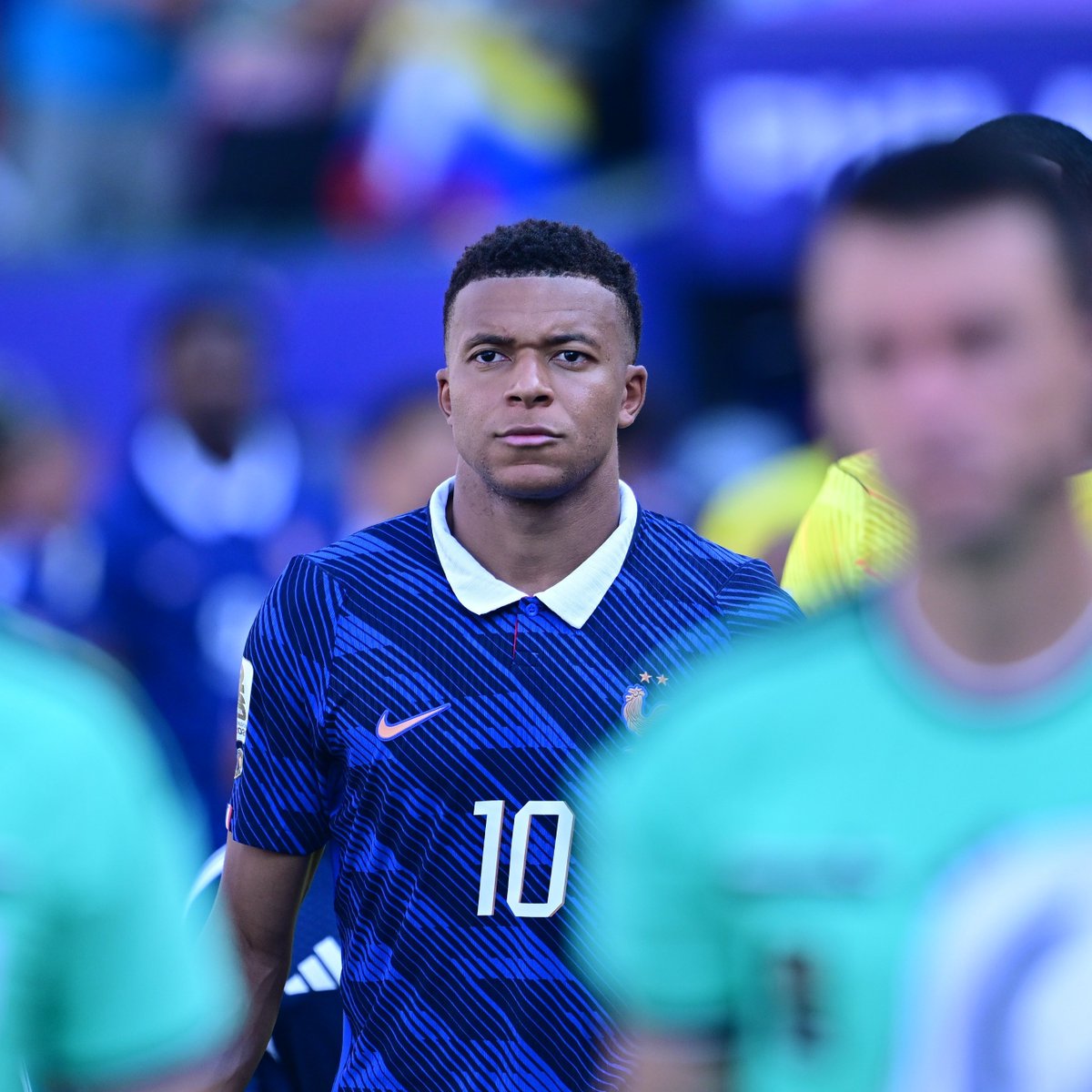 bpthaber's tweet photo. Kylian Mbappe: “Ballon d’Or’u hak ettiğimi düşünüyorum. Ben dünyanın en iyisiyim.”

Lamine Yamal: "Ben Ballon d’Or için yalvarmayacağım.” https://t.co/6vvAjiPJFM