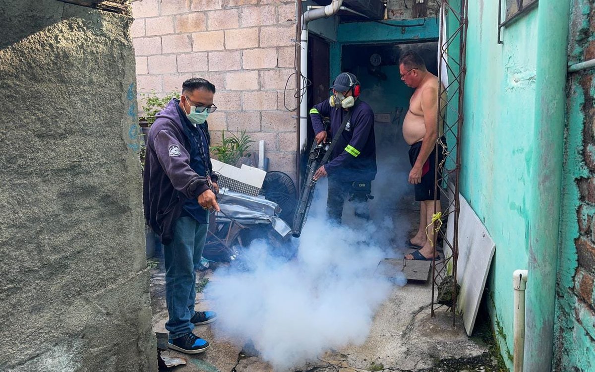 D_Capitalino's tweet photo. Personal de Promoción de Salud de la alcaldía de San Salvador Centro realizó jornada de fumigación en las comunidades: Los Ángeles, Hábitat, la Tiendona, San Juda y Barrio Cisneros, para erradicar al zancudo transmisor del dengue. https://t.co/n7UQgYI4lw