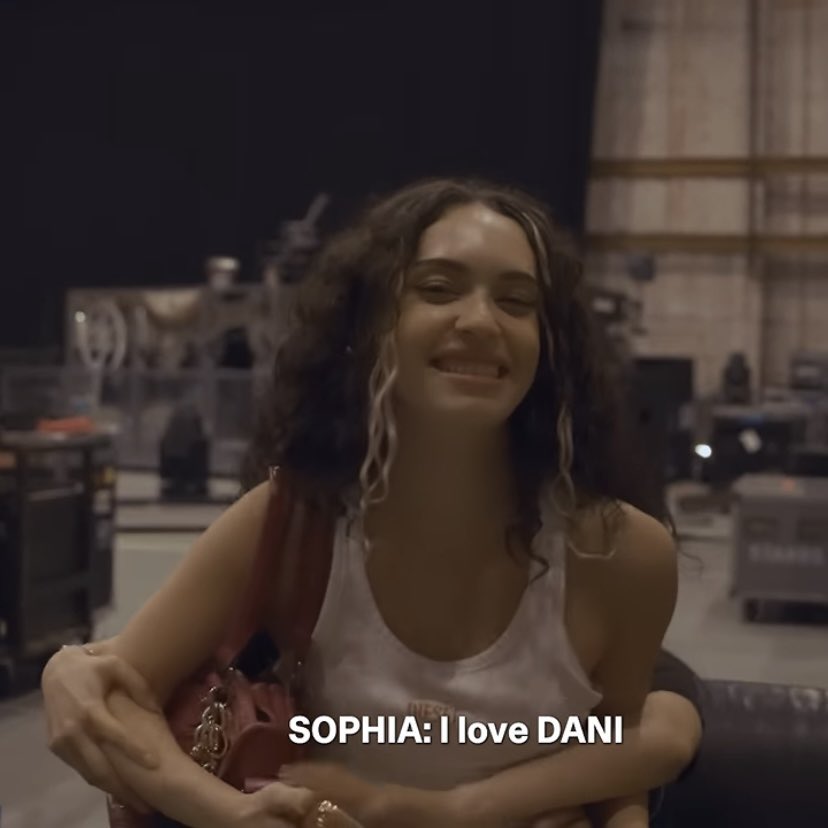 slutforsophiaz's tweet photo. sophia: i love dani
dani: https://t.co/5rHyCVCGxF