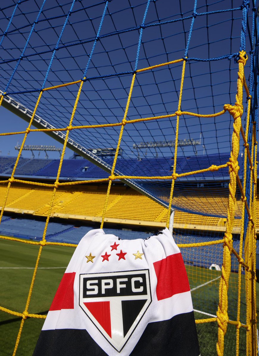 SaoPauloFC's tweet photo. 🏟️ O Tricolor reencontra o Boca Juniors, na 𝐋𝐚 𝐁𝐨𝐦𝐛𝐨𝐧𝐞𝐫𝐚, após quase 19 anos!

O último duelo entre brasileiros e argentinos foi em 2007, também pela CONMEBOL Sul-Americana.

#VamosSãoPaulo 🇾🇪

📸 Rubens Chiri / São Paulo FC https://t.co/3aUV5YA9ry