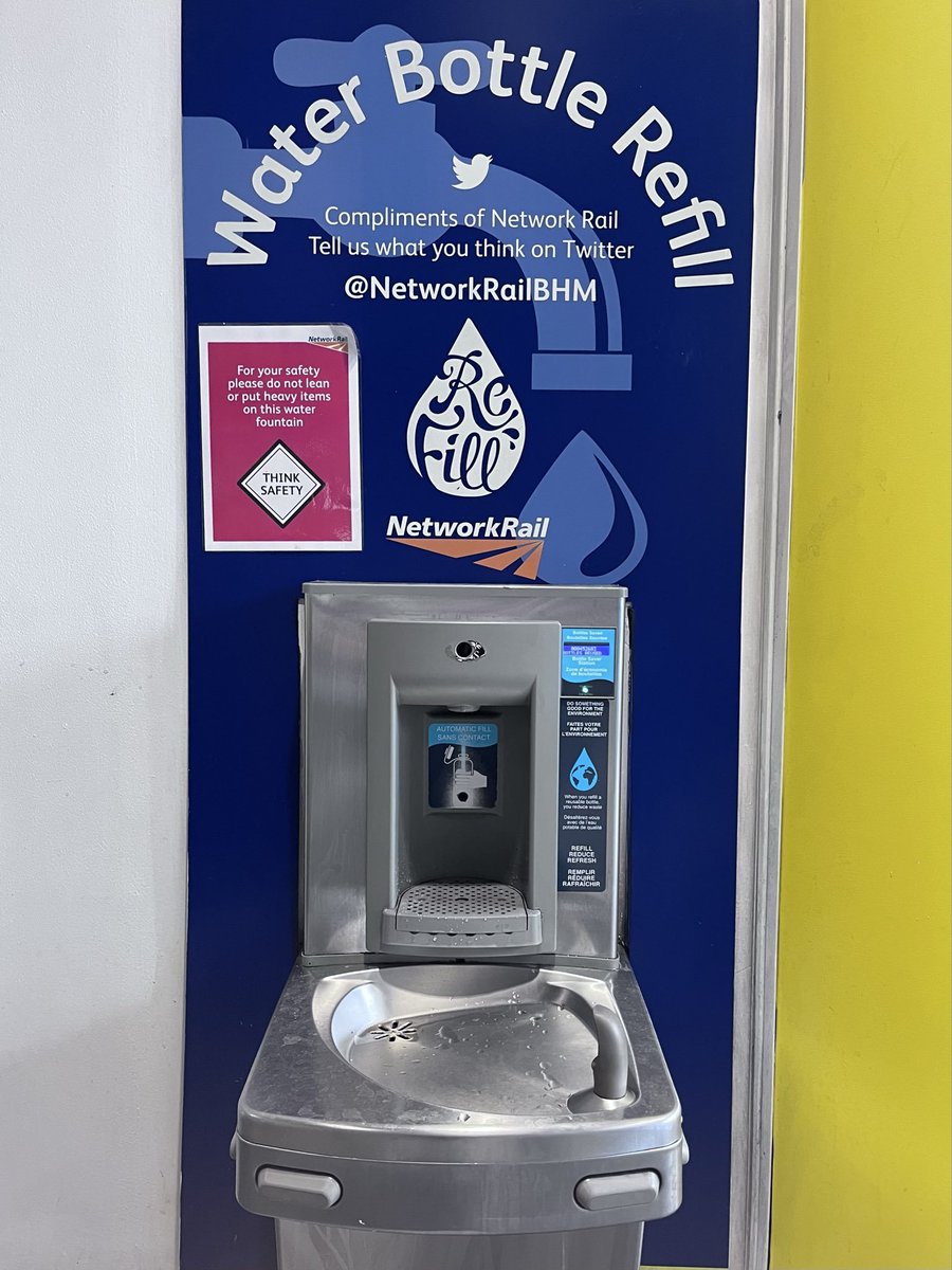 TheScreamingFox's tweet photo. @NetworkRailBHM both your water bottle refill stations are broken at Birmingham New Street. This one by Upper Crust hasn’t worked for a very long time. Do you plan to fix them, please? https://t.co/tnzBJn8WNh