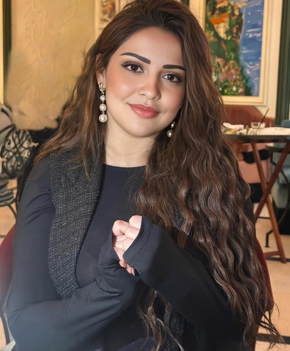 eikz3m's tweet photo. أنا سعودية 🇸🇦 ولو قلت لك: لو كان الخيار بيدك تتزوجني؟ 👀
وش بيكون جوابك بصراحة؟

نعم ❤️
ولا أهرب قبل لا أسمع الإجابة؟ 😂 https://t.co/pAQvWOOPgC