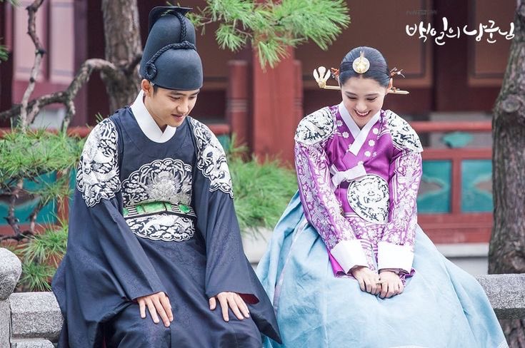 KYUNGSOO_VT's tweet photo. 𝐇𝐀𝐏𝐏𝐘 𝟖𝐓𝐇 𝐀𝐍𝐍𝐈𝐕𝐄𝐑𝐒𝐀𝐑𝐘, 𝟏𝟎𝟎 𝐃𝐀𝐘𝐒 𝐌𝐘 𝐏𝐑𝐈𝐍𝐂𝐄! 🏹👑

8 years ago, DOH KYUNGSOO became our beloved Lee Yul, and somehow, his smile, his warmth, and his unforgettable journey as the Crown Prince still remain in our hearts today. 

Thank you, Lee Yul, for giving us a story we continue to cherish even after all these years. And thank you, Kyungsoo, for bringing this character to life so beautifully. ✨