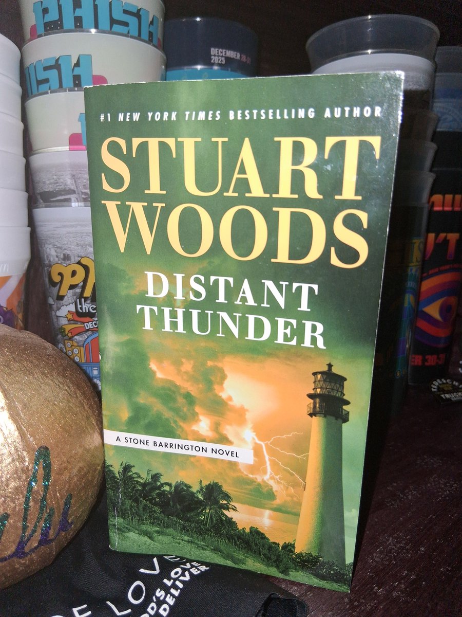 italianmojo887's tweet photo. Finished reading #DistantThunder by #StuartWoods. It was a quick read, but lots of action! As per the back cover, "A perplexing murder lands a dead man on Stone Barrington's doorstep, and he must stop at nothing to uncover the truth." https://t.co/VUYLYoIv8S