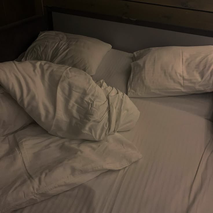 gnabvalen's tweet photo. furos na pele | #minsung au 

Jisung avista o cara pelo qual está apaixonado sendo alvo de homofobia.

ou

Minho, prestes a morrer, tem sua vida salva pelo seu bodypiercer. https://t.co/KXCiM3R4HO