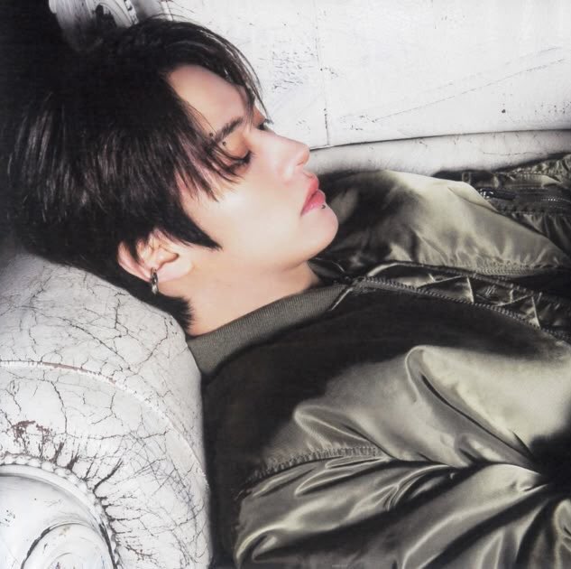 gnabvalen's tweet photo. furos na pele | #minsung au 

Jisung avista o cara pelo qual está apaixonado sendo alvo de homofobia.

ou

Minho, prestes a morrer, tem sua vida salva pelo seu bodypiercer. https://t.co/KXCiM3R4HO