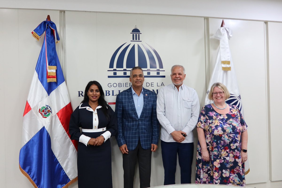 ukindomrep's tweet photo. ⚡🏗️ @Uma_Kumaran y @CarolvanderWalt se reunieron con @joelsantose, @energiayminasrd, @egehidrd y @MottMacDonald para conversar sobre prioridades hidroeléctricas, infraestructura y cómo la experiencia británica puede apoyar proyectos estratégicos en República Dominicana. https://t.co/AH8XWJsEbs