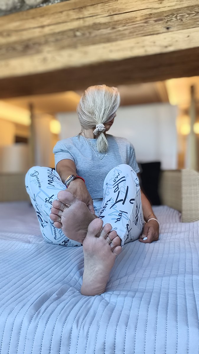 OnlyOrra's tweet photo. Ich entscheide vom Sofa aus, wer heute Nähe bekommt und wer nur zahlen darf.
@slavekane @rtfindom_feet @CuriousFindomme https://t.co/fA0eIwQ5an