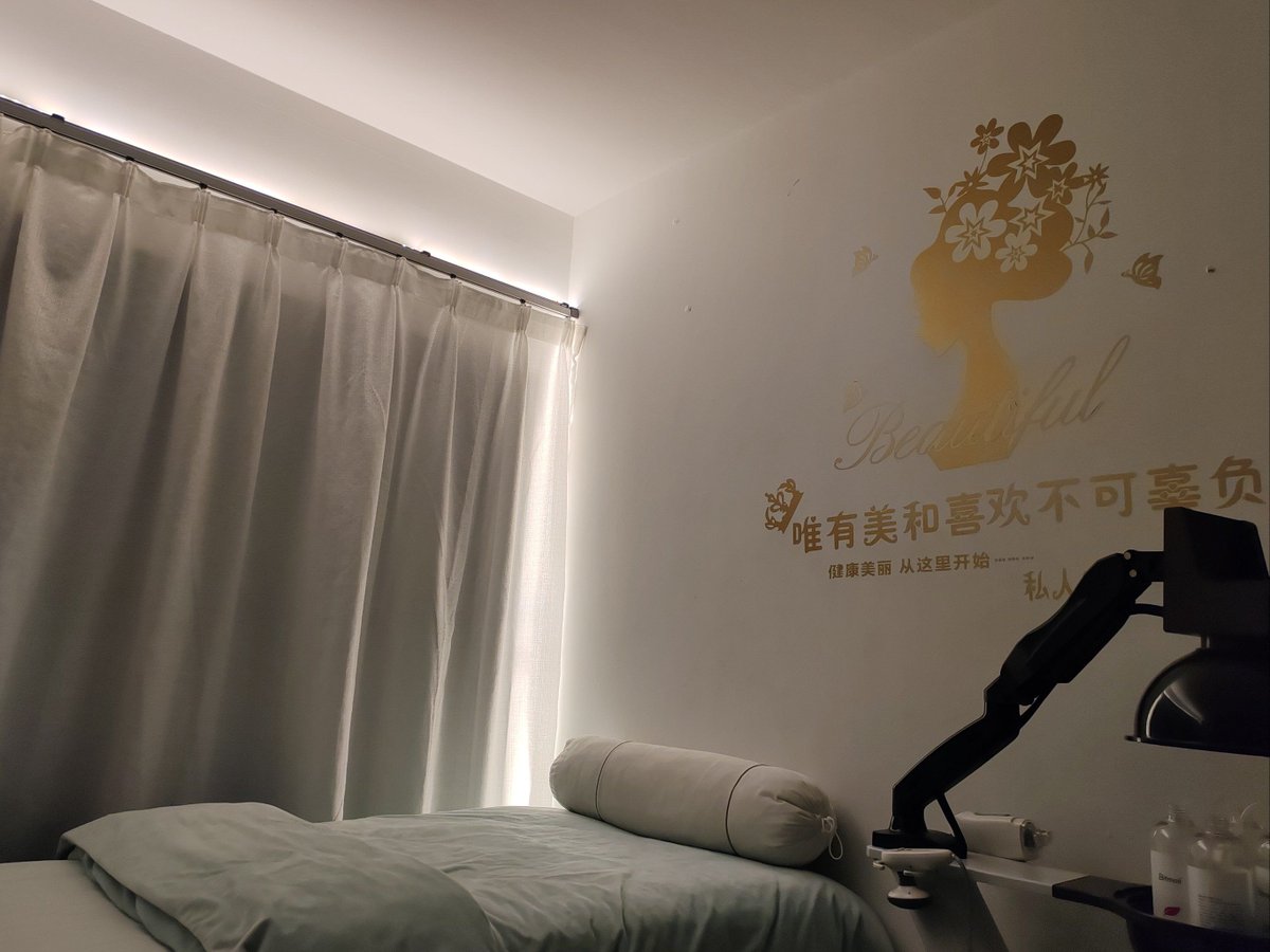juervo12's tweet photo. 下班回到家，靠在沙发上，热乎的奶茶在手，窗外的晚风刚刚好～ https://t.co/tThsbKdfKv