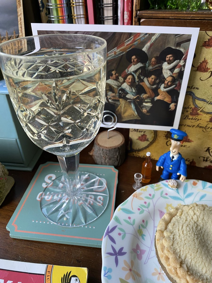 letterappsoc's tweet photo. Just me and Pat up the Letter Writing Shed with a mince pie and glass of bubbly admiring all the lovely cards that have arrived at THLAS HQ in recent weeks. Thanks so much, you uplifting lovelies. #DeskGallery โบ๏ธ๐ฅ๐ฅง๐ https://t.co/5R1xU0M0K2