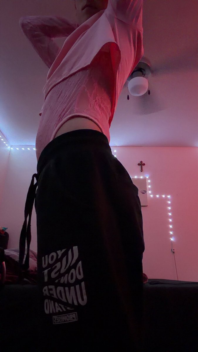 SpadeHannah0805's tweet photo. What’s everyone’s thoughts on this outfit? #femboy https://t.co/4MhhaDaWuX