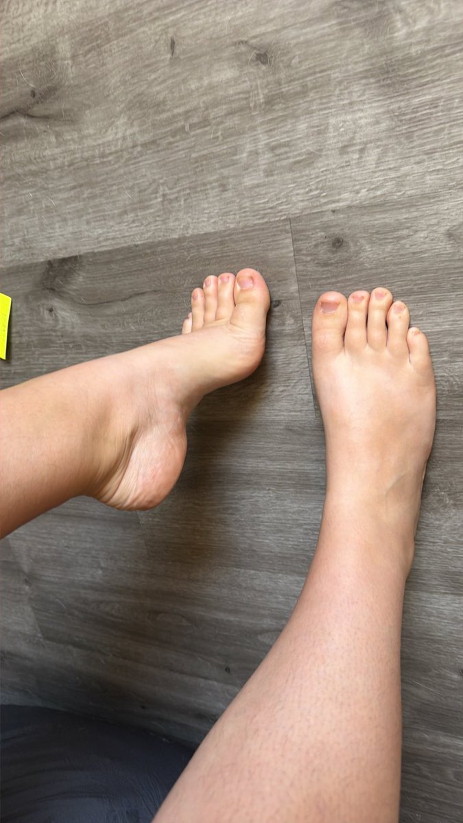 Stompgoddess11's tweet photo. I’m bored…… #feetfetısh #footfetısh #soleworship #bigfeet #stomp #feetpics https://t.co/F9PcqPLX4H
