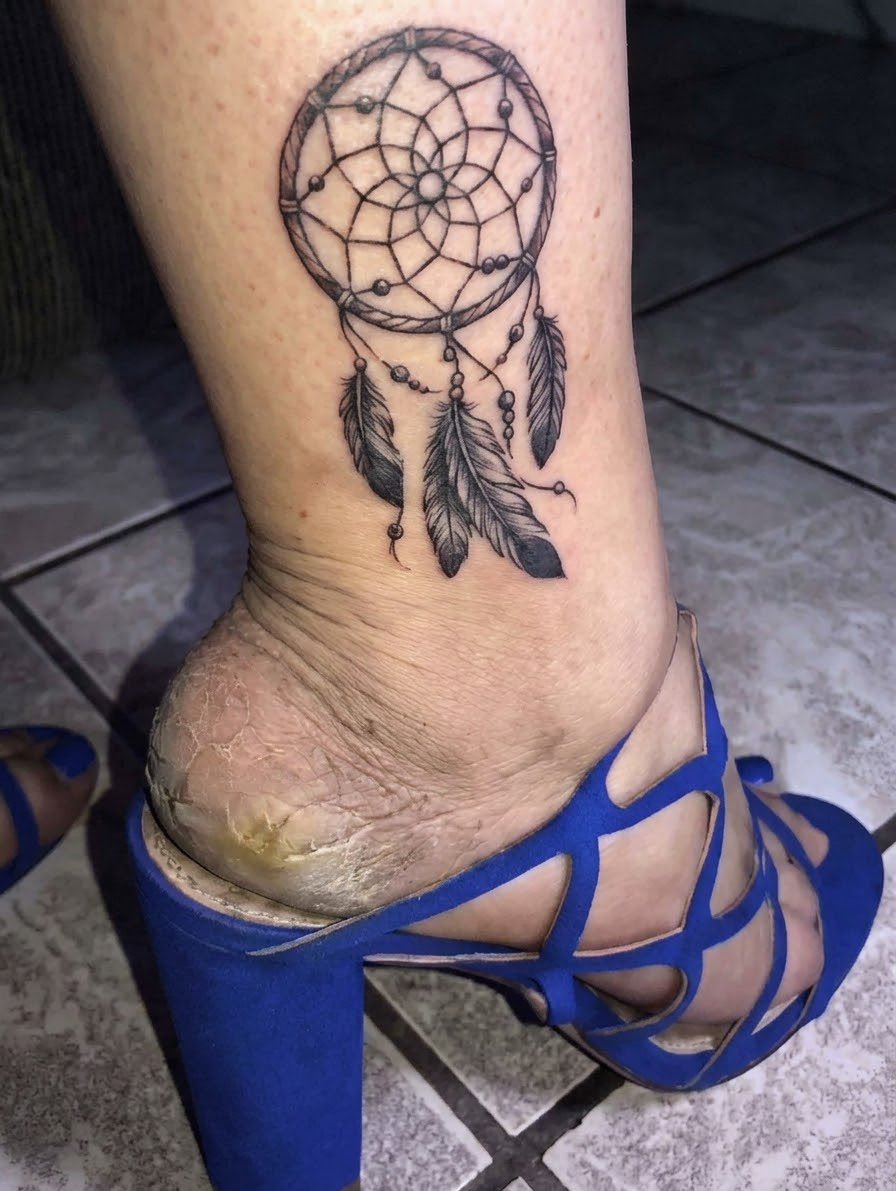JarvisAntoni's tweet photo. La niña Yani Berrios se compró zapatos nuevos para su fiesta Rosa, gracias a las donaciones 🙈🤪🤣 https://t.co/QGl1N5744Z